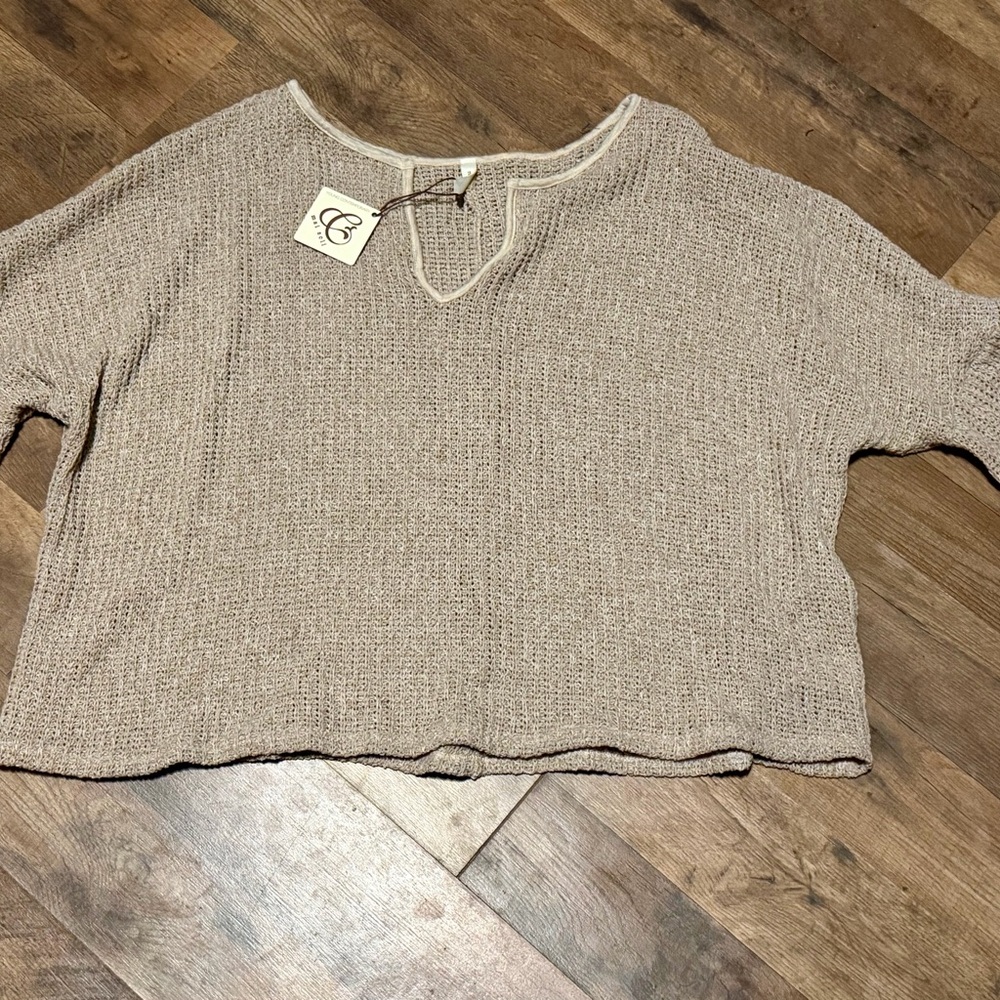 Mai Soli Cozy hand Knit cropped Sweater in Beige size large NWT